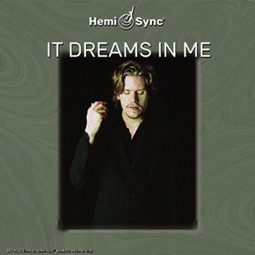It dreams in me
