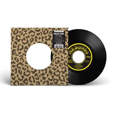 Shy girl / front line