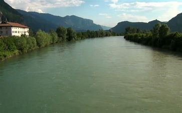Il Paese in riva al fiume quasi mai minaccioso