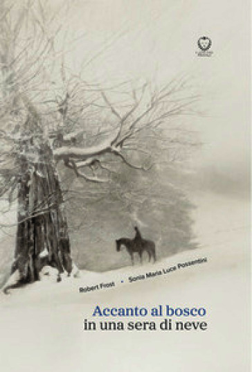 Accanto al bosco in una sera di neve