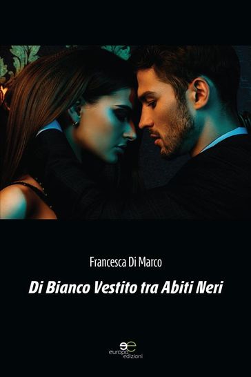 Di bianco vestito tra abiti neri